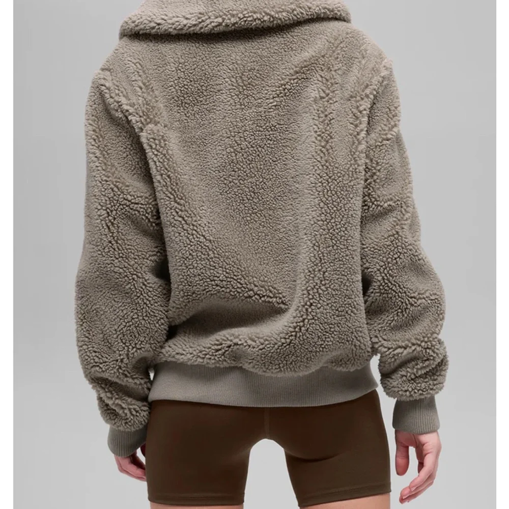 ALO Downtown Sherpa Jacket in Light Cocoa